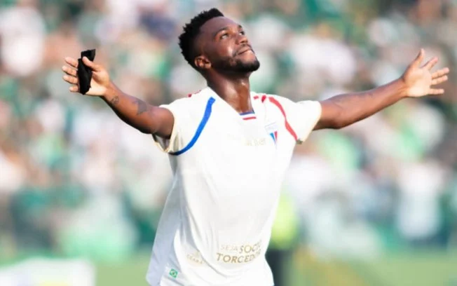 Fortaleza vence goiás fora de casa com gol de vitinho