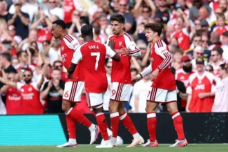 Arsenal, o atual campeão, vence chelsea de virada com gols