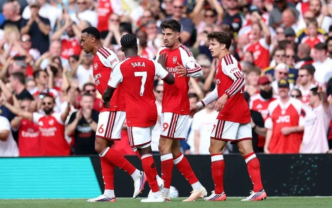 Arsenal, o atual campeão, vence chelsea de virada com gols