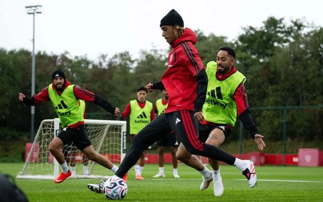Manchester united x manchester city: onde assistir, escalações e arbitragem