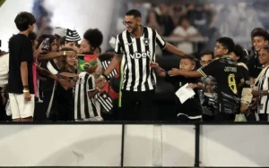 Botafogo apresenta hakim ziyech com festa no nilton santos: estrela