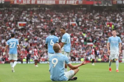 Heroico! Manchester city, com um a menos, derrota united em