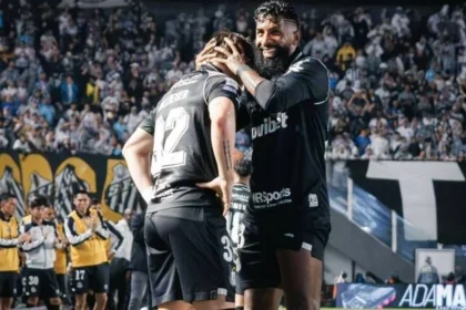 Santos voa alto sem neymar: peixe conquista primeira trinca de