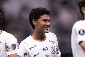 Revelação do corinthians, iago machado, celebra ‘estreia dos sonhos’ contra