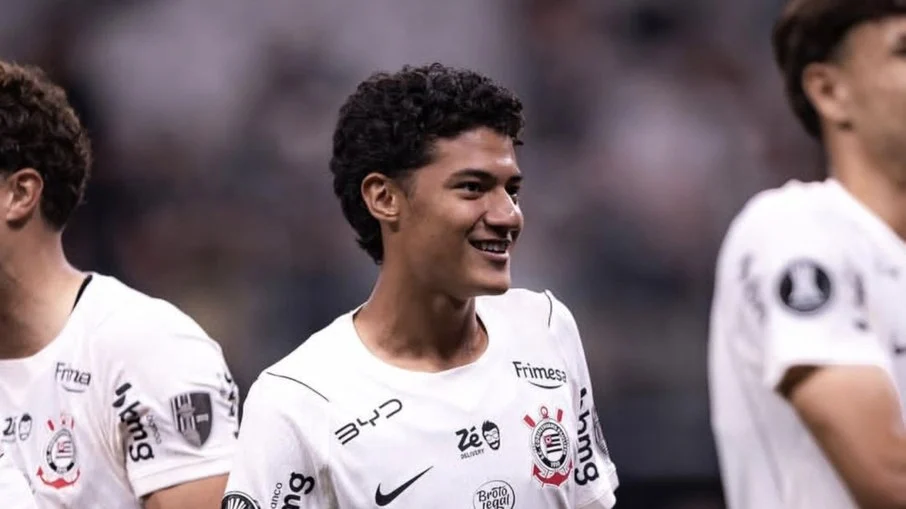 Revelação do corinthians, iago machado, celebra ‘estreia dos sonhos’ contra