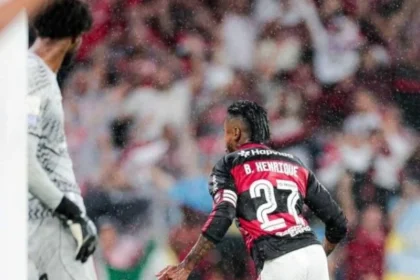 Análise de tozza: flamengo vence corinthians por 2 a 1