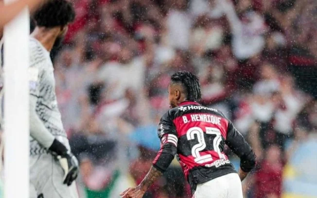 Análise de tozza: flamengo vence corinthians por 2 a 1