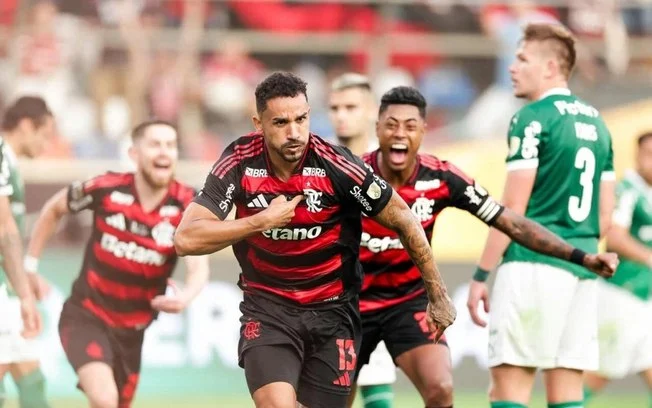Flamengo perto de acordo: danilo desiste de aposentadoria e avança