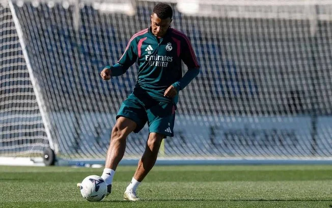 Lamine yamal se coloca como favorito à bola de ouro