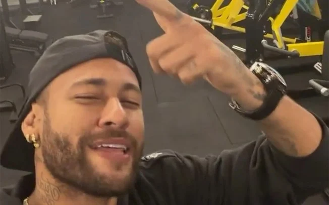 Neymar nos bastidores: como o craque quitou dívida, articulou reforços