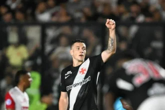 Vasco da gama em duas realidades: brilho invicto nas copas