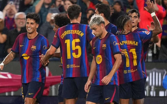 Show de raphinha (hat trick) e golaço de gabriel jesus: barcelona