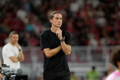 Filipe luís faz história no monaco, supera arsène wenger e