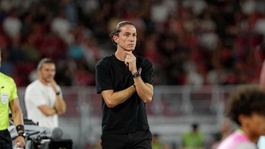 Filipe luís faz história no monaco, supera arsène wenger e