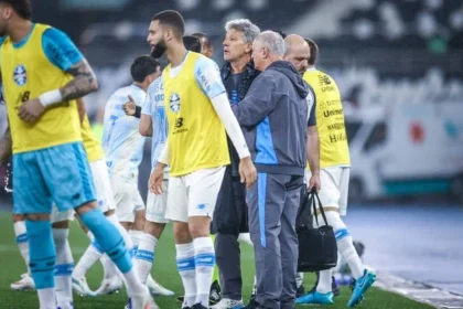 Renato gaúcho proíbe vaias na arena e clama por apoio