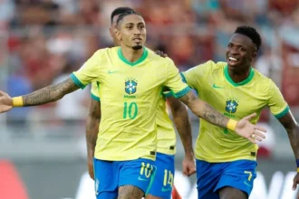 Raphinha fora da bola de ouro? Técnico do sevilla critica