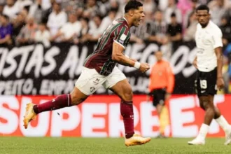 Timão à deriva: manutenção de fernando diniz e inação da