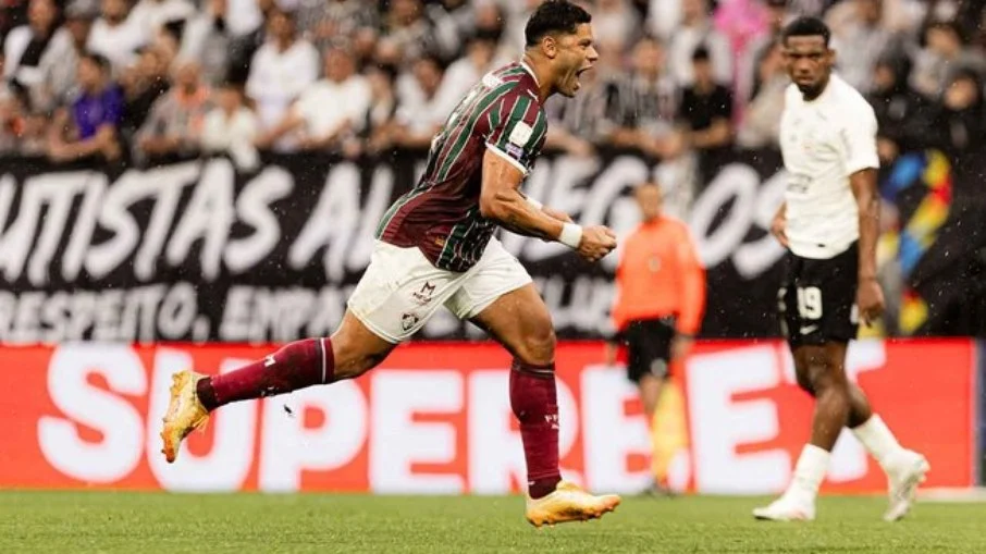 Timão à deriva: manutenção de fernando diniz e inação da