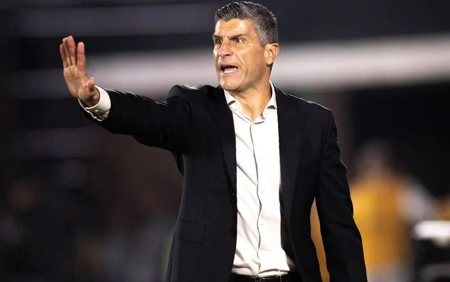 Vasco vive seu auge defensivo com pedro emanuel: entenda a