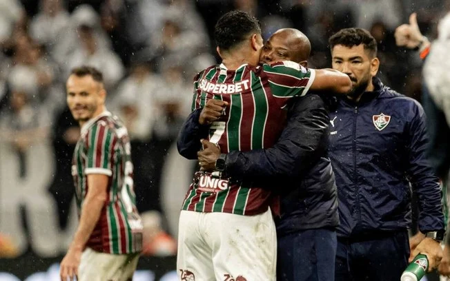 Fluminense de marcão usa data fifa para ajustar defesa e