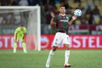 Fluminense exalta thiago silva como ‘maior zagueiro da história’ ao
