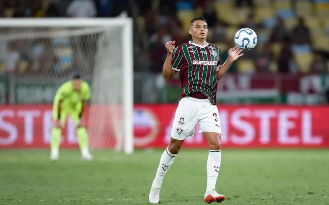 Fluminense exalta thiago silva como ‘maior zagueiro da história’ ao