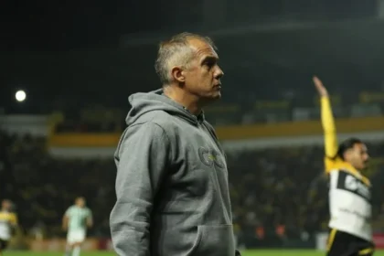 Internacional avança em negociações com eduardo baptista, técnico do criciúma,