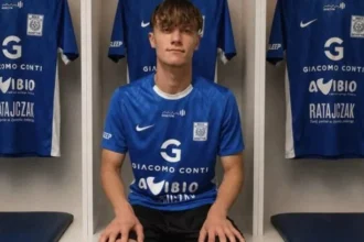 Jovem zagueiro polonês oskar kordus, de 20 anos, morre em