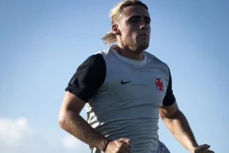 Atacante do vasco, claudio spinelli rebate argentinos sobre torcida e
