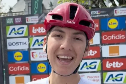 Ciclista afegã fariba hashimi, que desafiou o talibã vestindo se de