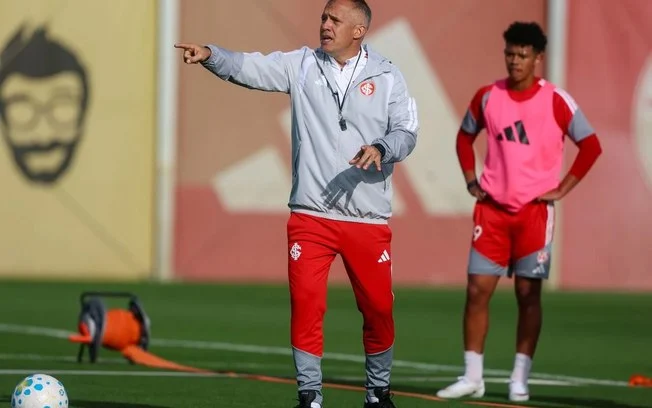 Eduardo baptista chega ao internacional e comanda primeiro treino em