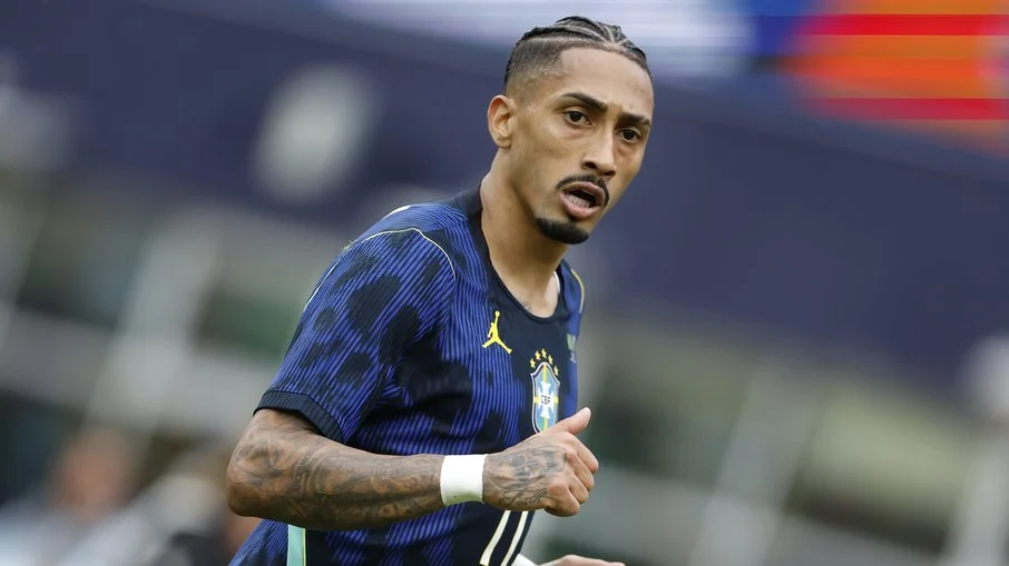 Ancelotti define raphinha como novo cobrador de pênaltis e protagonista