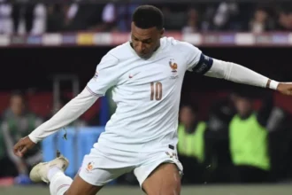 Mbappé brilha com gol na estreia de zidane pela frança,