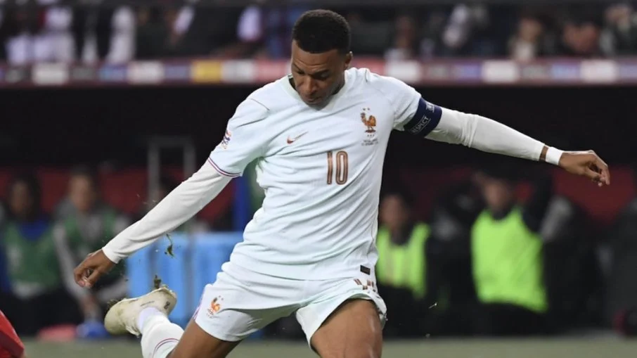 Mbappé brilha com gol na estreia de zidane pela frança,