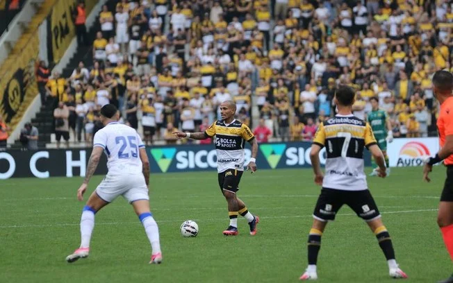 Criciúma goleia avaí no clássico por 3 a 0, volta