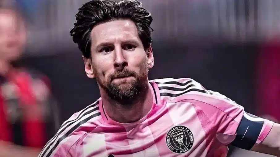 Messi imparável: novo gol de falta deixa craque a dois