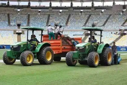 Maracanã inicia troca completa do gramado após críticas de clubes