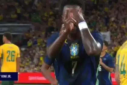 Vini jr celebra gol de pênalti na vitória do brasil: