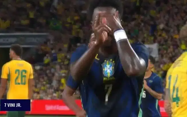 Vini jr celebra gol de pênalti na vitória do brasil: