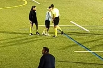 Vídeo viraliza: árbitro ricardo baixinho pisa jogador da universidade nova