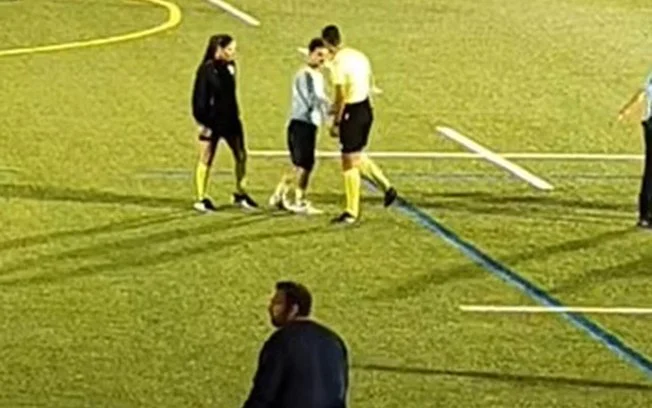 Vídeo viraliza: árbitro ricardo baixinho pisa jogador da universidade nova