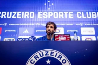 Cruzeiro define futuro das laterais: quatro jogadores com vínculos próximos