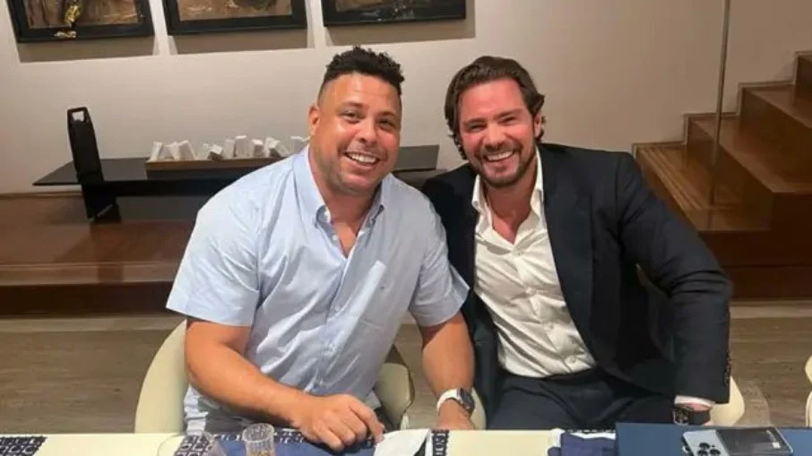 Conversas de ronaldo fenômeno com banqueiro preso revelam pedido para