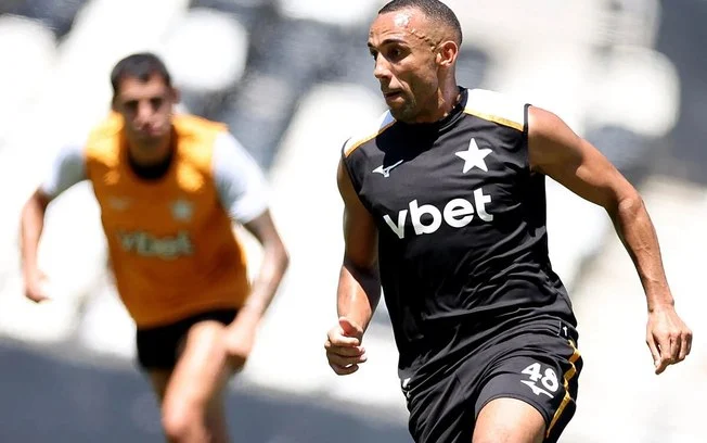 Botafogo ganha reforços cruciais e novas opções na zaga para