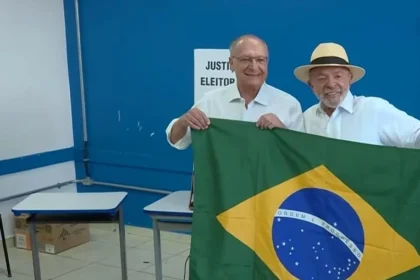 Vozes da democracia: de erundina a lula, políticos conectam torcidas