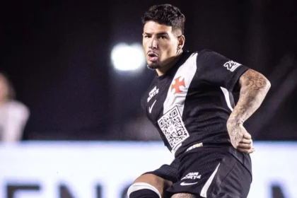 Vasco em alerta: cuesta luta contra lesão no quadril e