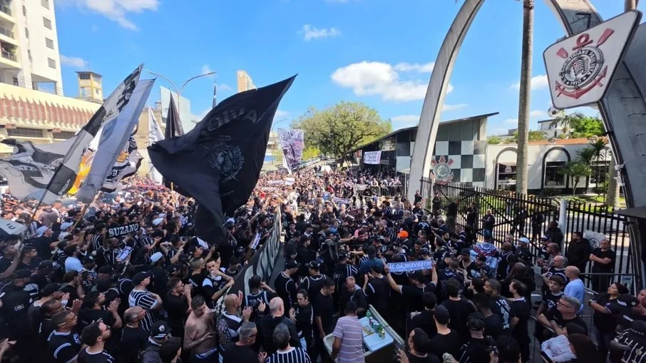 Eleições 2022 e a encruzilhada brasileira: a paixão pelo futebol