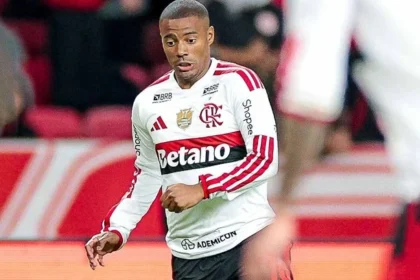De la cruz, meia do flamengo, celebra ‘momento físico muito