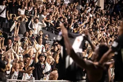 Paulo henrique, lateral do vasco, defende são januário como palco