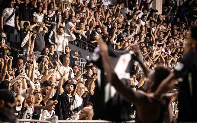 Paulo henrique, lateral do vasco, defende são januário como palco